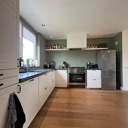 Prachtige, Lichte Met Balkon Apartamento Bergen